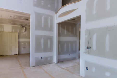 Guide complet pour réussir la rénovation de vos enduits muraux